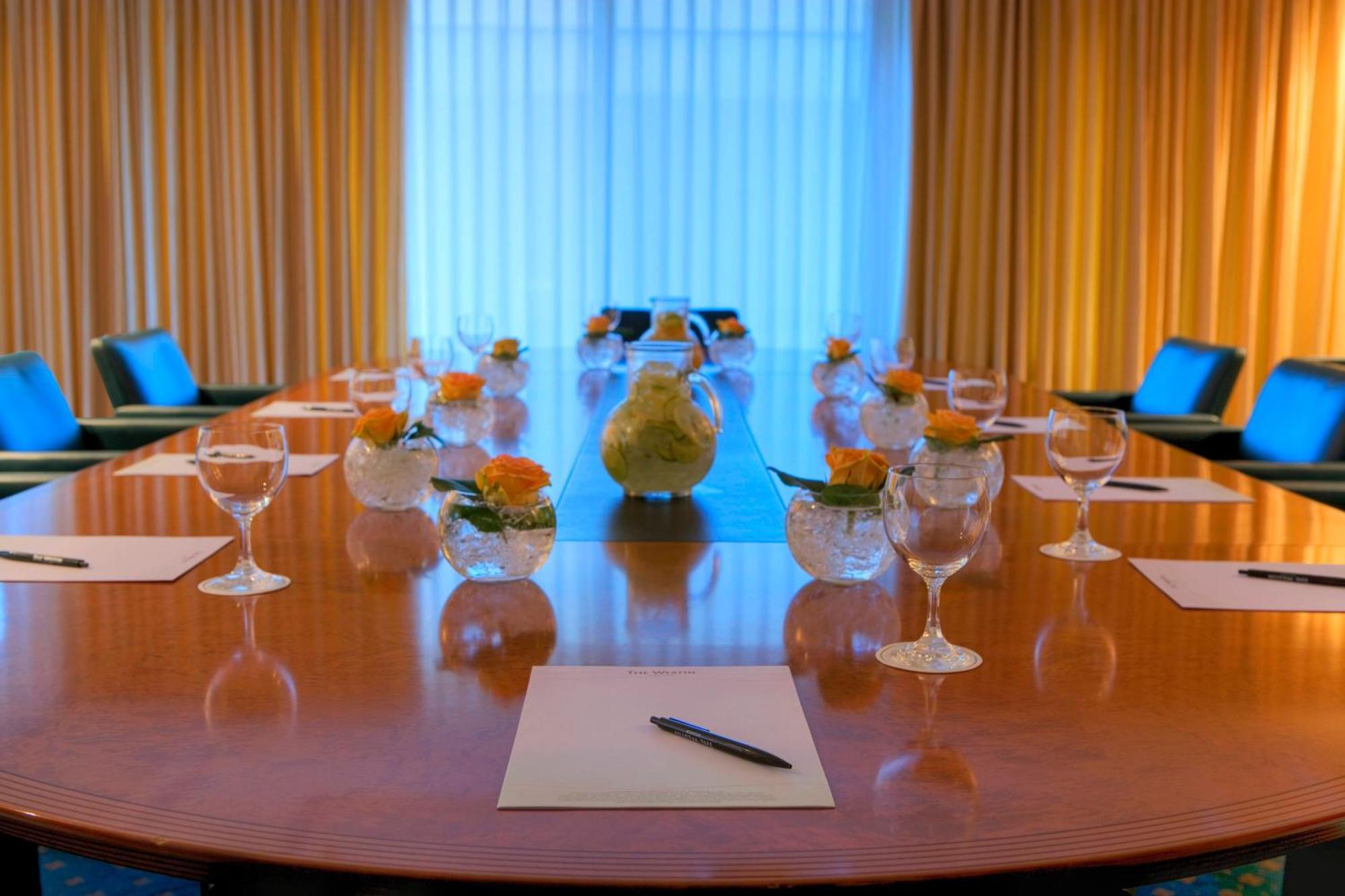 威斯汀泽格布酒店 萨格勒布 外观 照片 A meeting room at the Westin Palace, Madrid